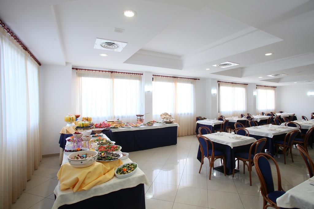 Bikini Hotel Vieste Buitenkant foto