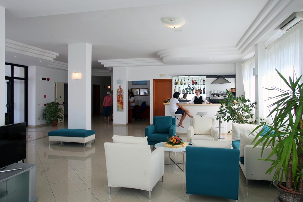 Bikini Hotel Vieste Buitenkant foto