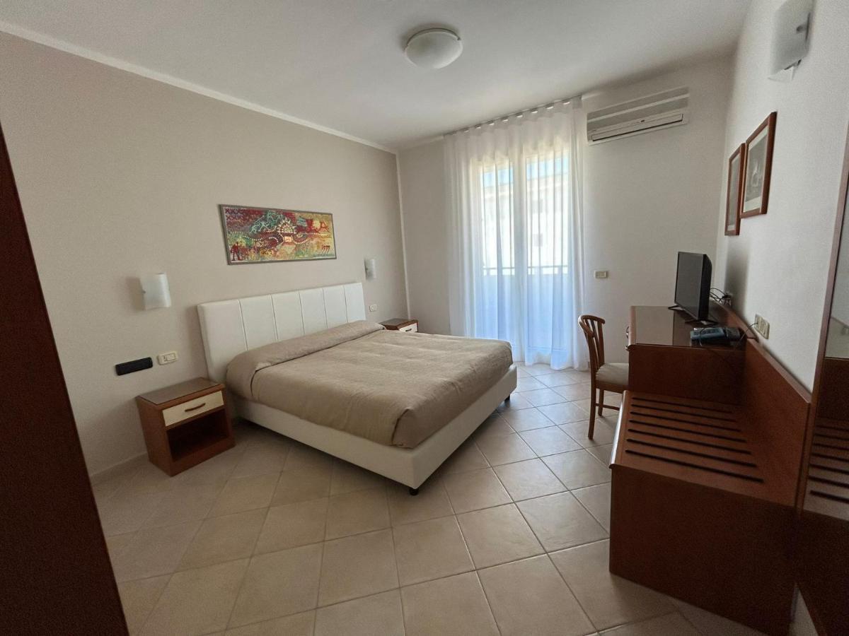 Bikini Hotel Vieste Buitenkant foto