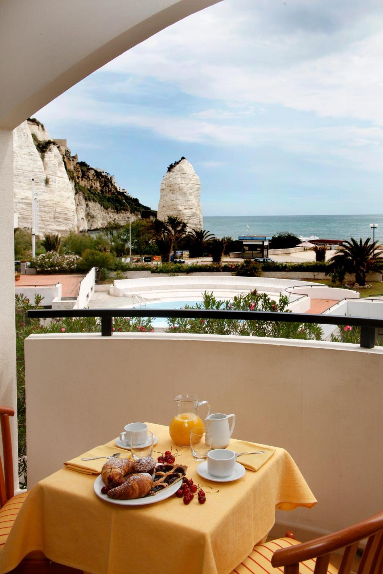 Bikini Hotel Vieste Buitenkant foto